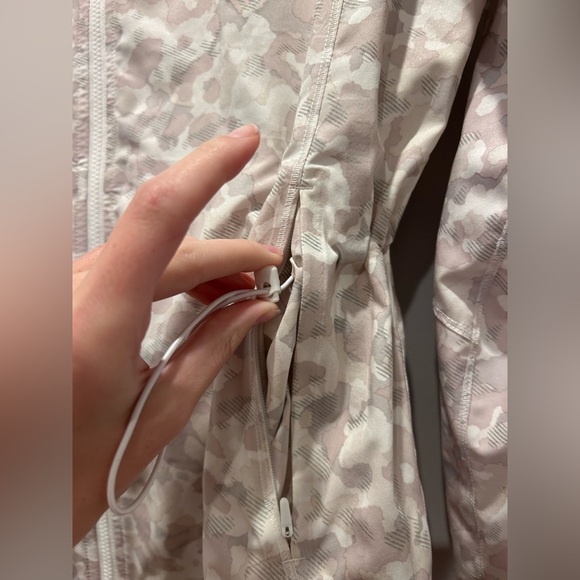 Athleta Camo RUNNING FREE REFLECTIVE JACKET Pink White M EUC - Picture 5 of 15